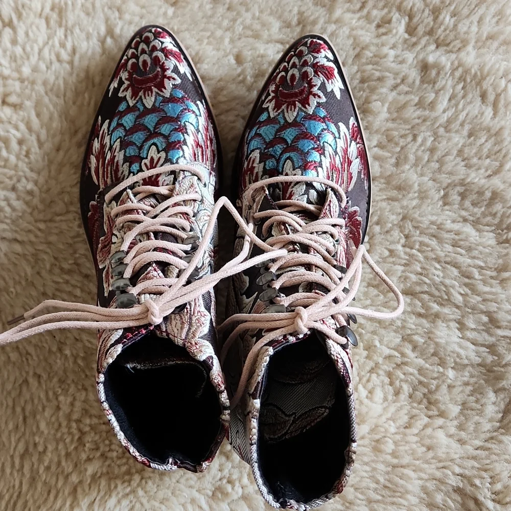 Fabulous NWOT Floral Tapestry Lace Up Cowgirl Western Boho Ankle Boots π’ π€π - Picture 7 of 16